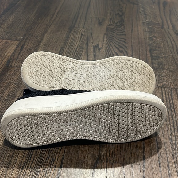 Steve Madden slip on sneakers - Picture 3 of 4